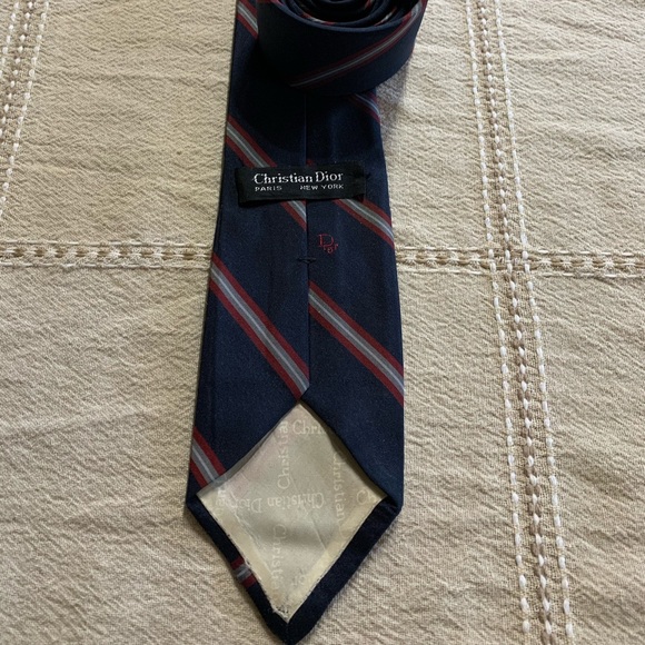 Dior tie. - Picture 3 of 6